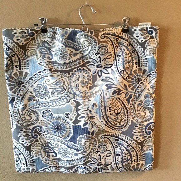 FINAL SALE NWOT Mika Home Paisley Flower Jacquard Pillow Cover (22”x22”) - Picture 2 of 5